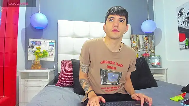 Snapshot of Matteo12_ chatting on October 27, 2:59 am Matteo12 online show from October 27, 2:59 am