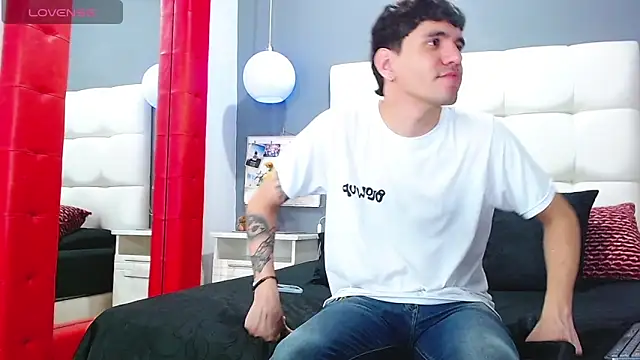 Snapshot of Matteo12_ chatting on October 30, 3:08 am Matteo12 online show from October 30, 3:08 am