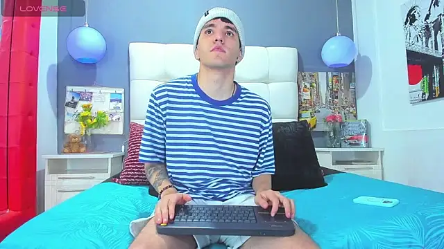 Snapshot of Matteo12_ chatting on October 31, 3:07 am Matteo12 online show from October 31, 3:07 am