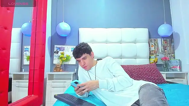 Snapshot of Matteo12_ chatting on November 2, 2:47 am Matteo12 online show from November 2, 2:47 am