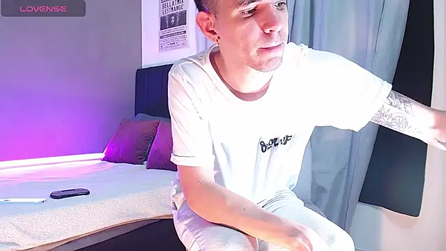 Snapshot of Matteo12_ chatting on November 10, 7:29 am Matteo12 online show from November 10, 7:29 am