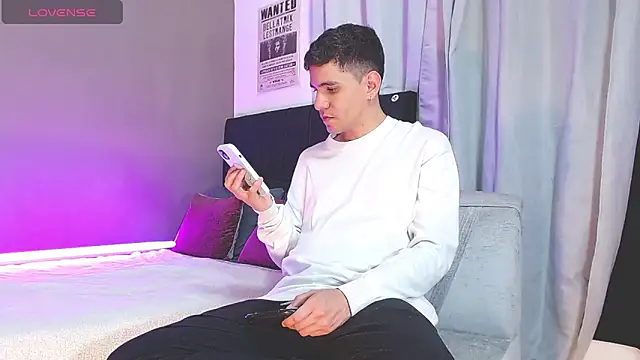 Snapshot of Matteo12_ chatting on November 11, 11:49 pm Matteo12 online show from November 11, 11:49 pm