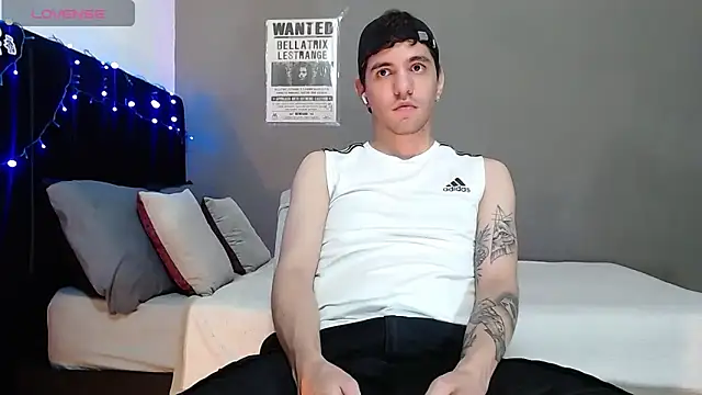 Matteo12  online show from December 18, 5:24 am