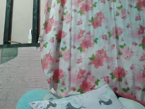 Snapshot of charmer28 chatting on June 15, 8:44 pm charmer28 online show from June 15, 8:44 pm