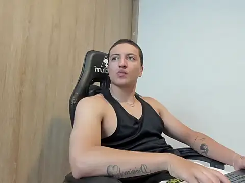 Snapshot of broly_becker chatting on October 10, 12:31 am broly becker online show from October 10, 12:31 am