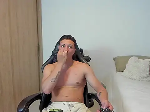 Snapshot of broly_becker chatting on November 12, 2:34 am broly becker online show from November 12, 2:34 am