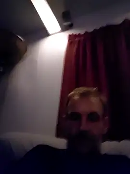 Snapshot of Hungwell1515 chatting on January 9, 6:16 am Hungwell1515 online show from January 9, 6:16 am