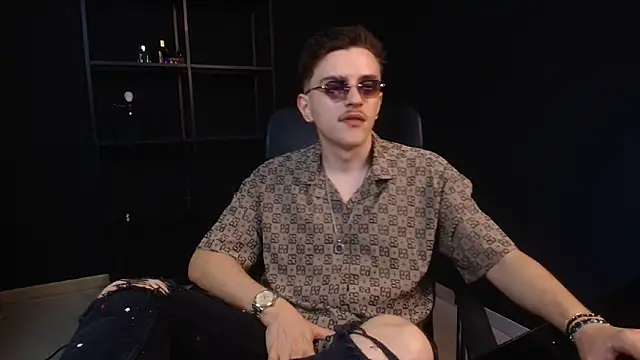 Snapshot of FelixStarkk chatting on June 21, 4:37 am FelixStarkk online show from June 21, 4:37 am