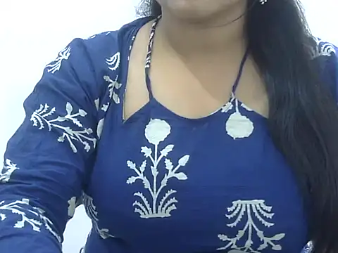 Snapshot of LIYO_ chatting on June 3, 5:54 am LIYO online show from June 3, 5:54 am