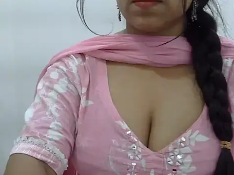 Snapshot of LIYO_ chatting on June 30, 6:03 am LIYO online show from June 30, 6:03 am