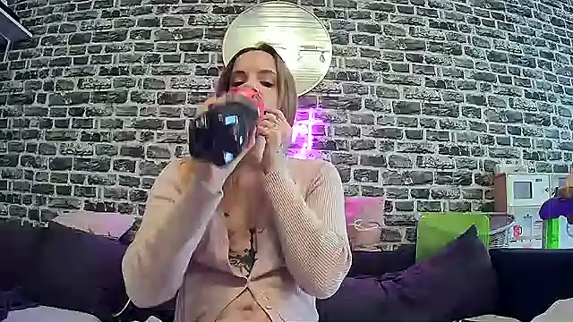 Snapshot of SexyMilf_37 chatting on November 14, 10:47 am SexyMilf 37 online show from November 14, 10:47 am