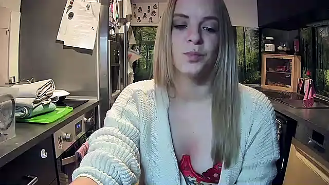 Snapshot of SexyMilf_37 chatting on November 17, 9:20 pm SexyMilf 37 online show from November 17, 9:20 pm