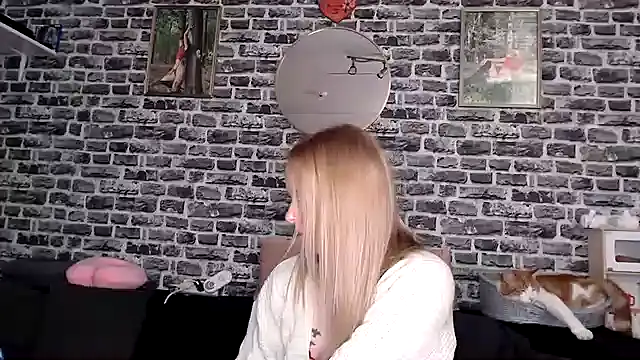 Snapshot of SexyMilf_37 chatting on November 22, 8:41 pm SexyMilf 37 online show from November 22, 8:41 pm