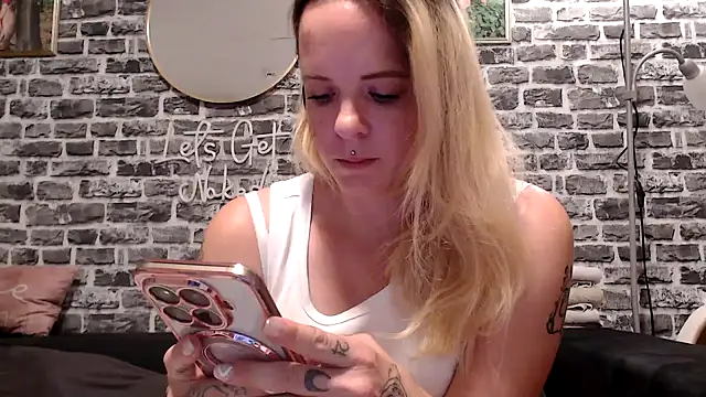 Snapshot of SexyMilf_37 chatting on June 9, 8:31 pm SexyMilf 37 online show from June 9, 8:31 pm