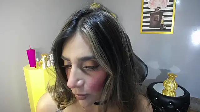 Snapshot of agatha_brooks_t chatting on November 5, 12:27 pm agatha brooks t online show from November 5, 12:27 pm