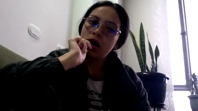 Snapshot of katalina07_1 chatting on May 4, 10:39 pm katalina07 1 online show from May 4, 10:39 pm