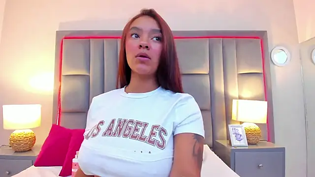 Snapshot of GabyMoreau chatting on November 7, 7:58 pm GabyMoreau online show from November 7, 7:58 pm