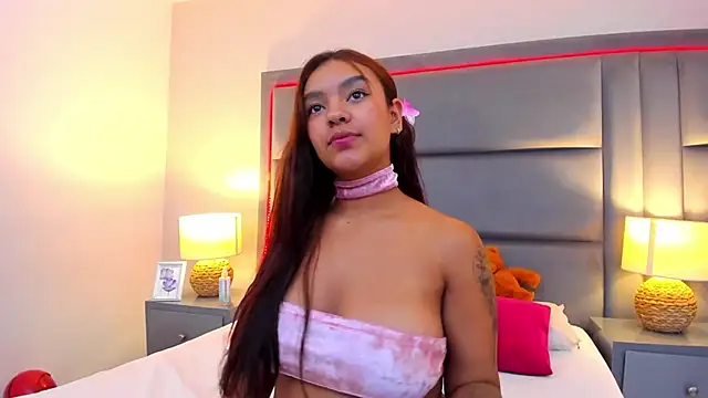 Snapshot of GabyMoreau chatting on November 28, 8:11 pm GabyMoreau online show from November 28, 8:11 pm