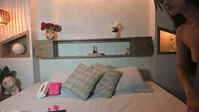 Snapshot of Emilly_Beaumont chatting on November 6, 1:23 pm Emilly Beaumont online show from November 6, 1:23 pm