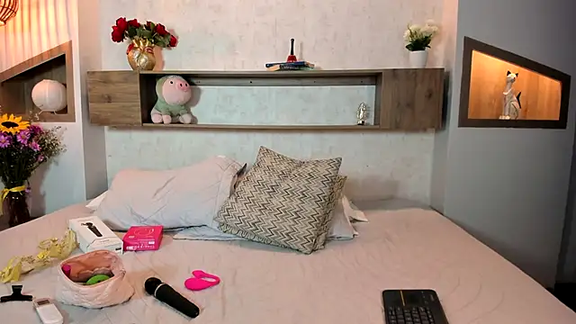 Snapshot of Emilly_Beaumont chatting on November 26, 1:23 pm Emilly Beaumont online show from November 26, 1:23 pm