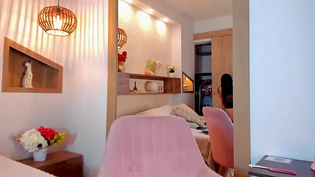 Snapshot of Emilly_Beaumont chatting on January 7, 1:13 pm Emilly Beaumont online show from January 7, 1:13 pm