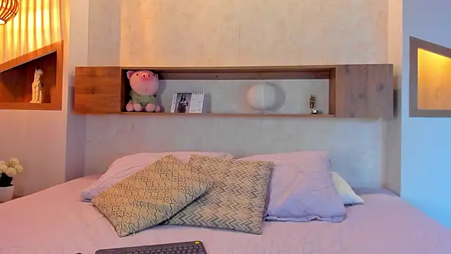 Snapshot of Emilly_Beaumont chatting on March 9, 1:26 pm Emilly Beaumont online show from March 9, 1:26 pm