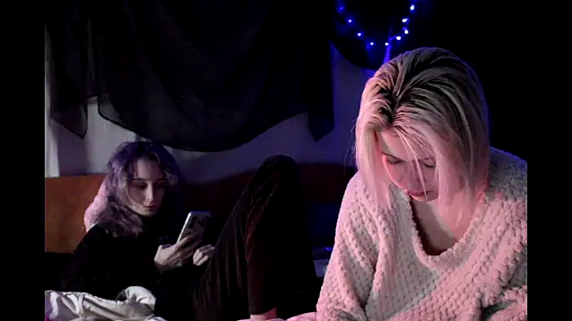 Snapshot of Avny_Loki chatting on October 6, 1:58 am Avny Loki online show from October 6, 1:58 am