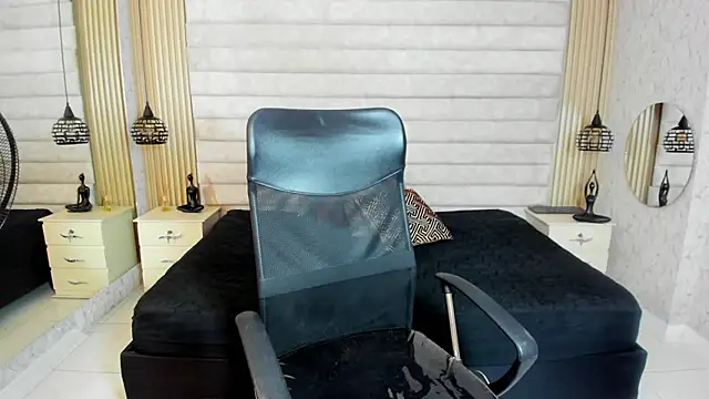 keytinthomson  online show from February 10, 7:07 pm