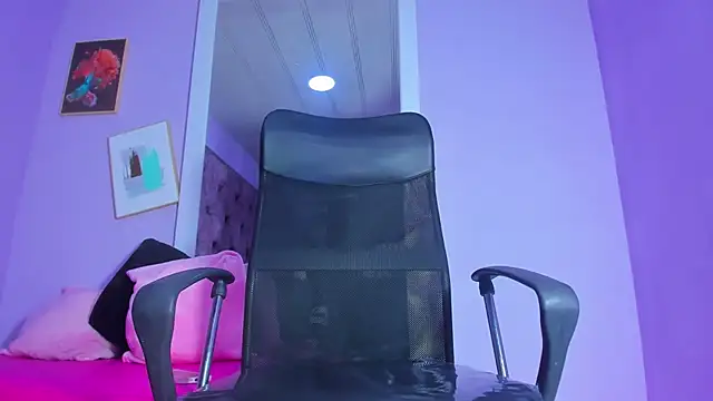 Emy Latin online show from November 13, 8:19 pm