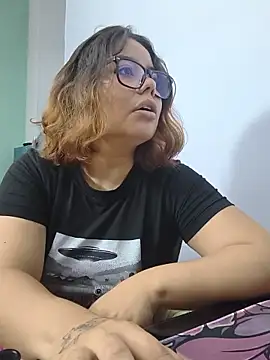 Snapshot of saenz_eymi chatting on June 1, 6:20 pm saenz eymi online show from June 1, 6:20 pm
