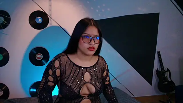 Lilith and Khloe online show from September 26, 11:25 am