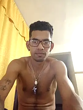 Snapshot of Negritohot2828 chatting on April 16, 4:13 am Negritohot2828 online show from April 16, 4:13 am