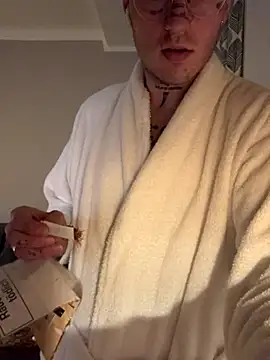 FullTattooBoy online show from December 17, 4:40 am