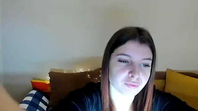 Snapshot of Malibyheart chatting on December 18, 2:01 pm Malibyheart online show from December 18, 2:01 pm