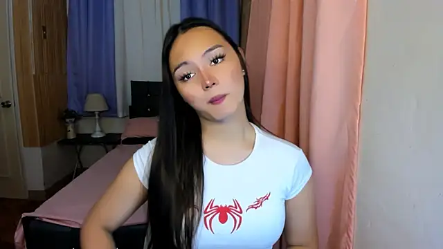 Snapshot of ameliamaureen chatting on June 15, 6:37 am ameliamaureen online show from June 15, 6:37 am