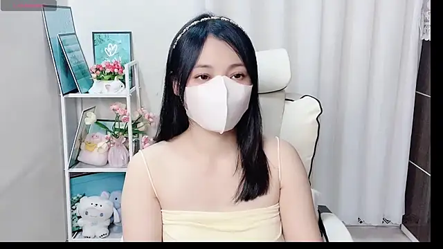 Snapshot of phuongnhi_ chatting on May 17, 2:42 am phuongnhi online show from May 17, 2:42 am