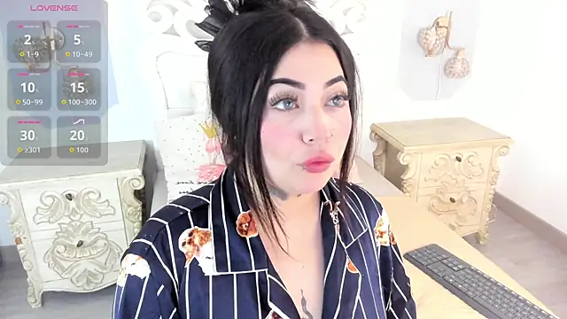 Snapshot of MeganStar__ chatting on November 5, 12:38 pm MeganStar online show from November 5, 12:38 pm