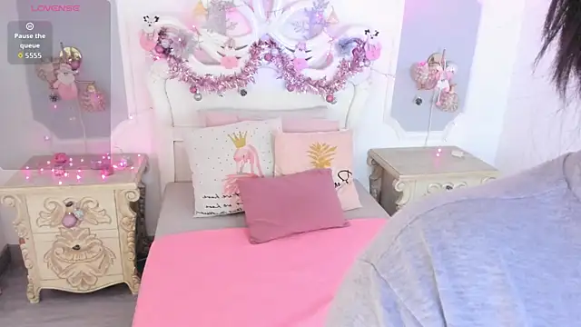 Snapshot of MeganStar__ chatting on November 22, 12:04 pm MeganStar online show from November 22, 12:04 pm