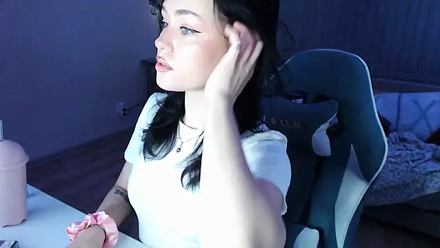 Snapshot of cutefrendlyuser chatting on April 13, 6:46 pm cutefrendlyuser online show from April 13, 6:46 pm