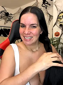 Snapshot of carol_cruz133 chatting on October 25, 11:21 pm carol cruz133 online show from October 25, 11:21 pm