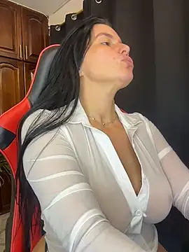 Snapshot of carol_cruz133 chatting on November 15, 11:21 pm carol cruz133 online show from November 15, 11:21 pm