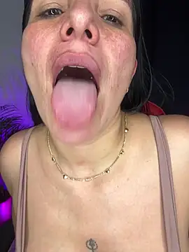 Snapshot of carol_cruz133 chatting on November 26, 11:28 pm carol cruz133 online show from November 26, 11:28 pm