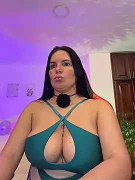 Snapshot of carol_cruz133 chatting on May 6, 11:32 pm carol cruz133 online show from May 6, 11:32 pm