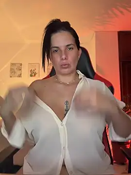 Snapshot of carol_cruz133 chatting on May 27, 11:35 pm carol cruz133 online show from May 27, 11:35 pm