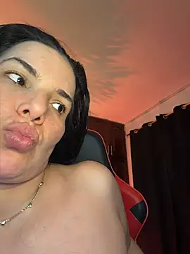 Snapshot of carol_cruz133 chatting on June 4, 11:33 pm carol cruz133 online show from June 4, 11:33 pm