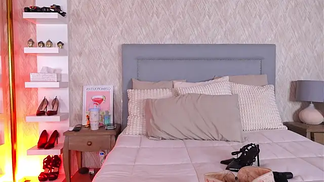 Sofy Bradd online show from November 26, 8:15 am