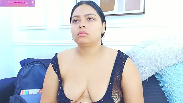 Daisy Price online show from November 6, 11:33 am