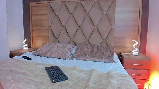 EimyAndMaxi online show from March 17, 10:13 pm