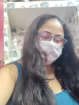 Snapshot of nisha_1110 chatting on April 8, 6:19 pm nisha 1110 online show from April 8, 6:19 pm