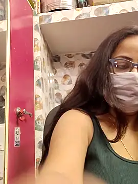 Snapshot of nisha_1110 chatting on April 12, 2:33 pm nisha 1110 online show from April 12, 2:33 pm